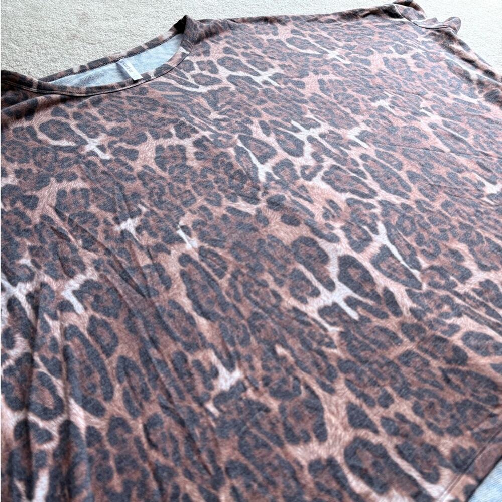 Dear Scarlett Oversized Leopard Print Women's Top View 4